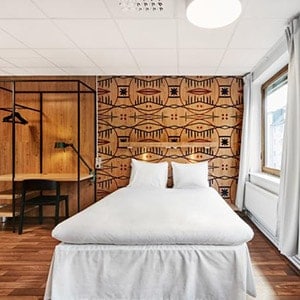 senior travel - hostels